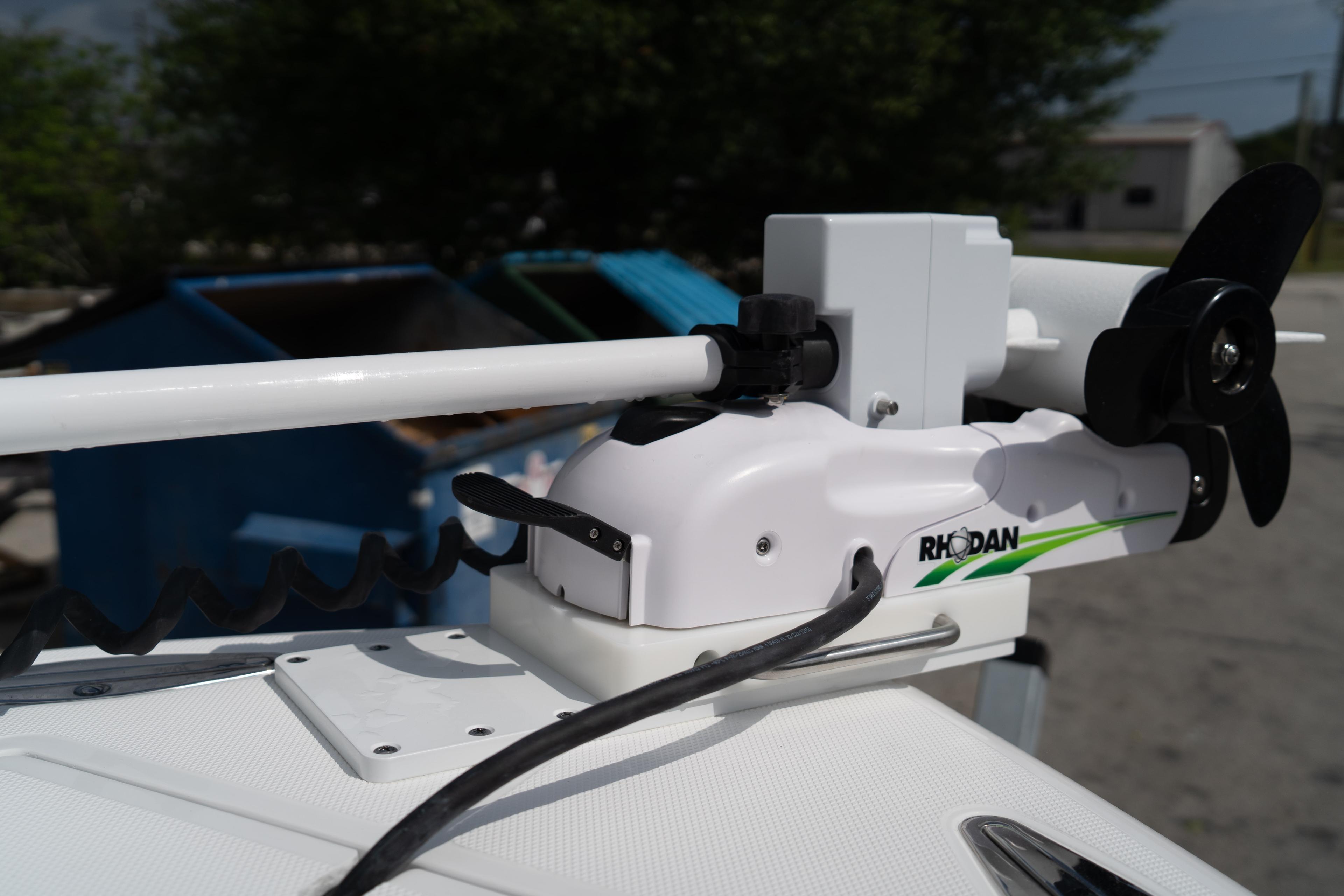 Bluewater 23T console detail