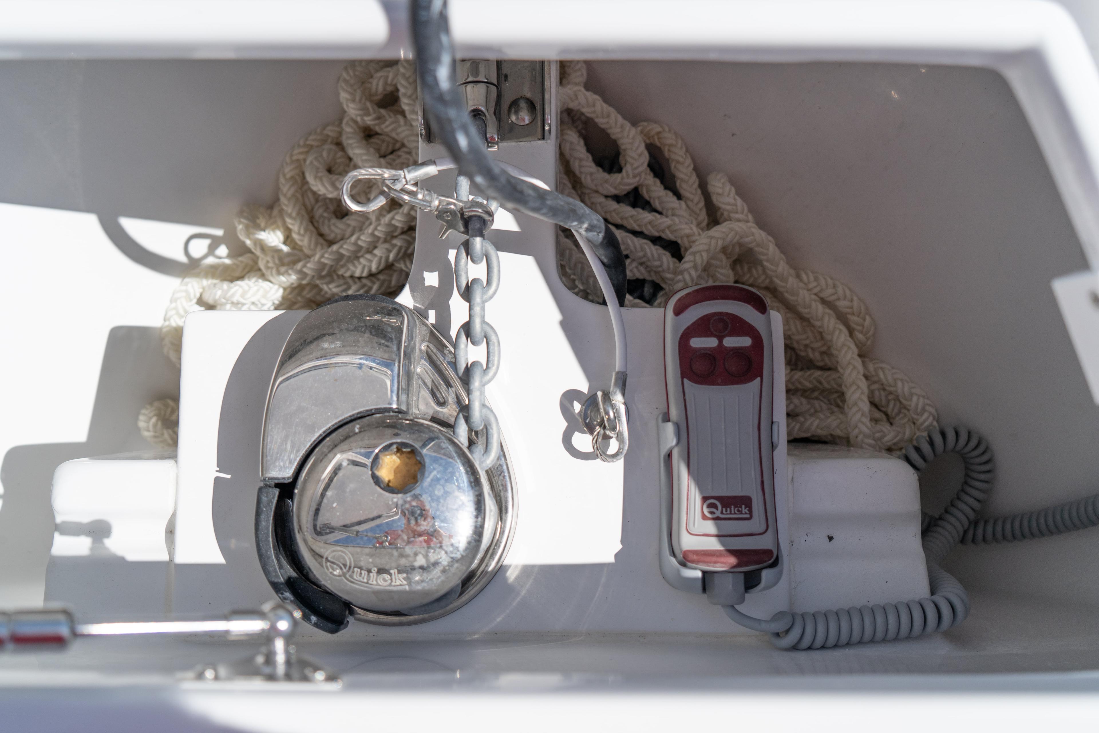 Bluewater 25T deck detail