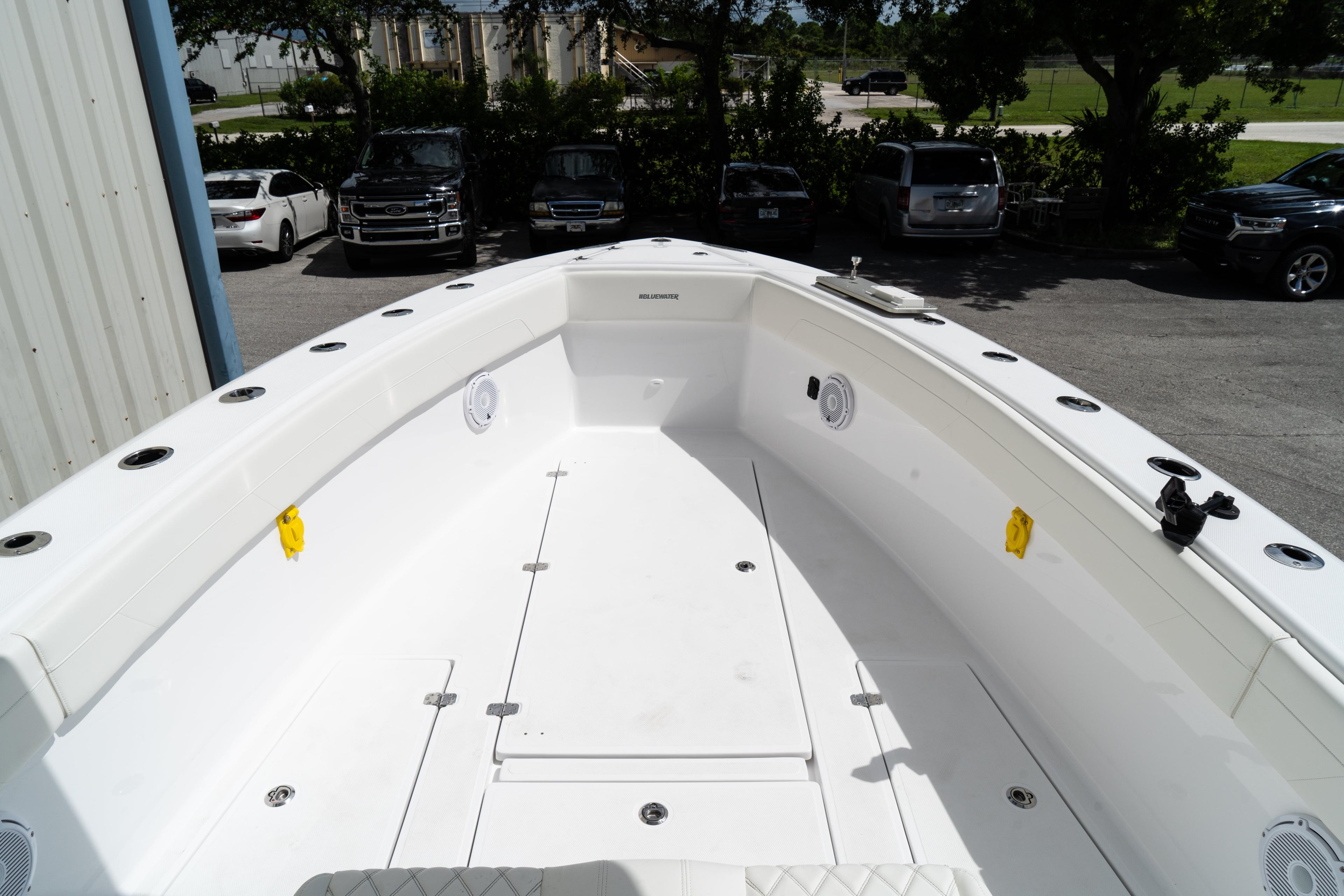 Bluewater 2850 cockpit overview
