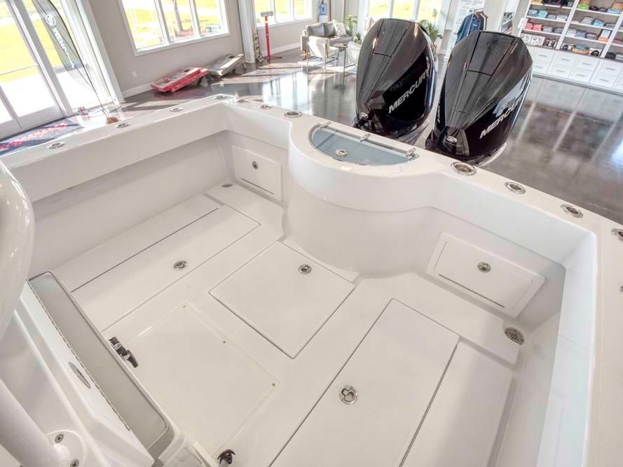 Onslow Bay 27 cockpit and one-level deck