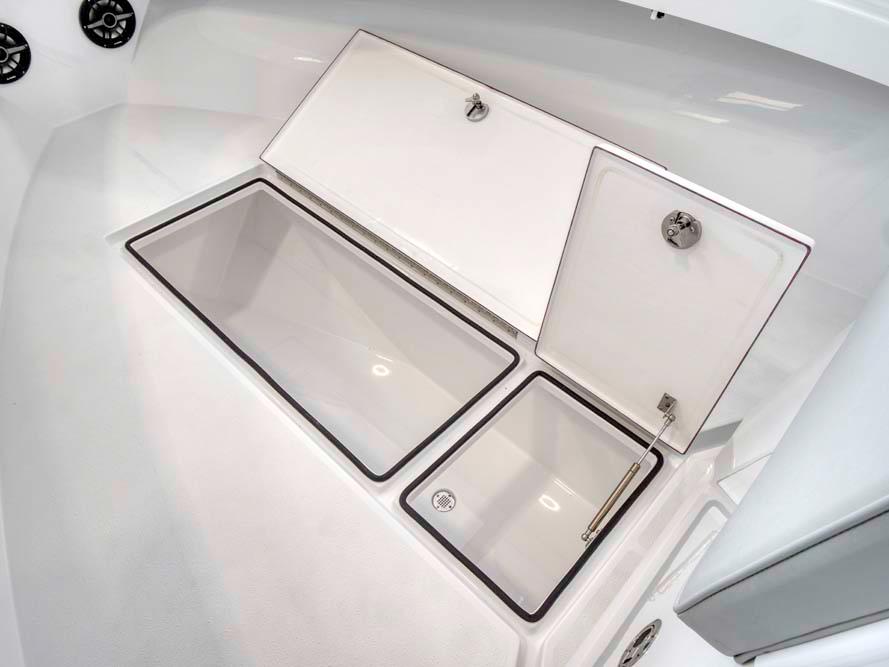 500-qt forward fish box with split lid