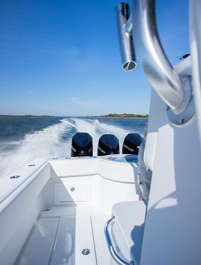 Onslow Bay 33 stepped hull at speed
