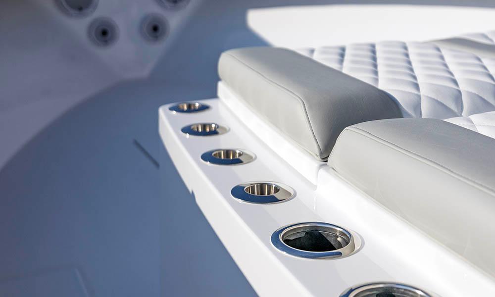 Onslow Bay 41 helm