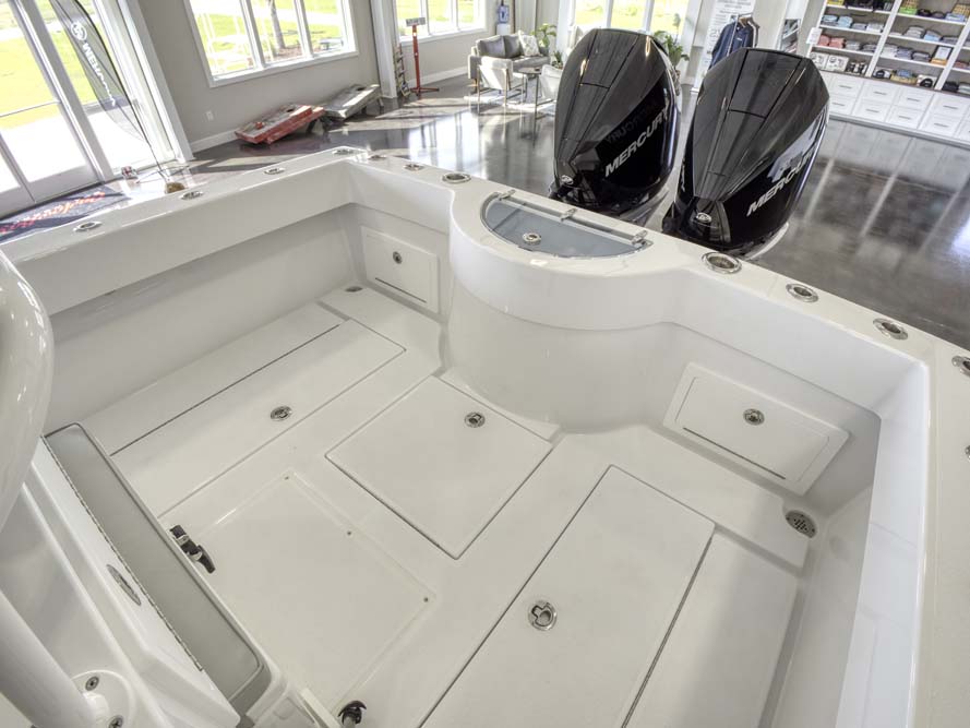 Onslow Bay 27 cockpit and one-level deck