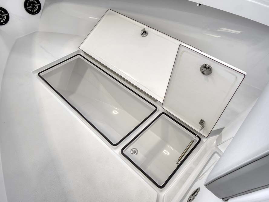 500-qt forward fish box with split lid
